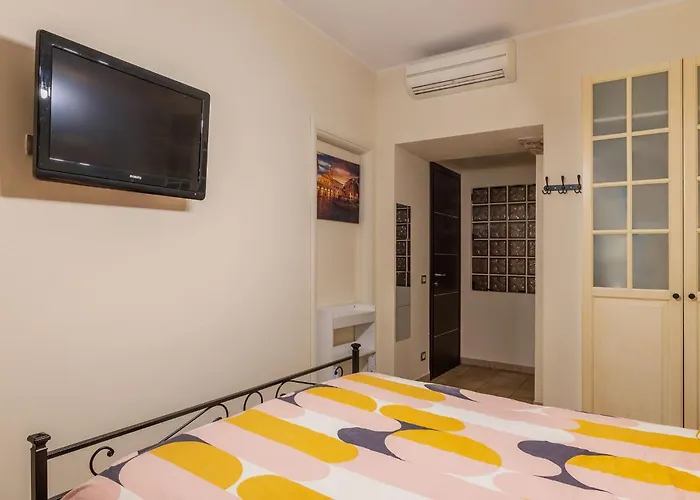 Guesthost - San Giovanni Comfy Flat Apartment Rom
