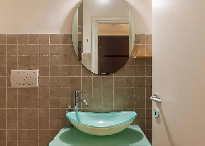 Guesthost - San Giovanni Comfy Flat * Rom