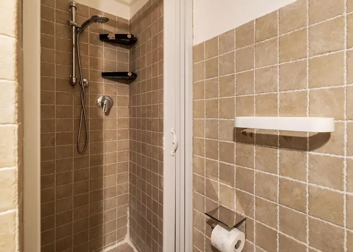 Guesthost - San Giovanni Comfy Flat * Rom