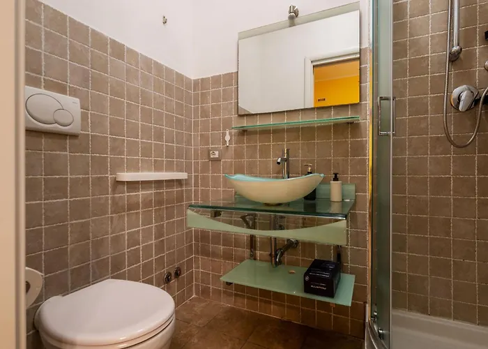 Guesthost - San Giovanni Comfy Flat * Rom