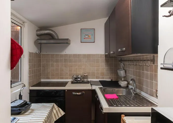 Guesthost - San Giovanni Comfy Flat Apartment *